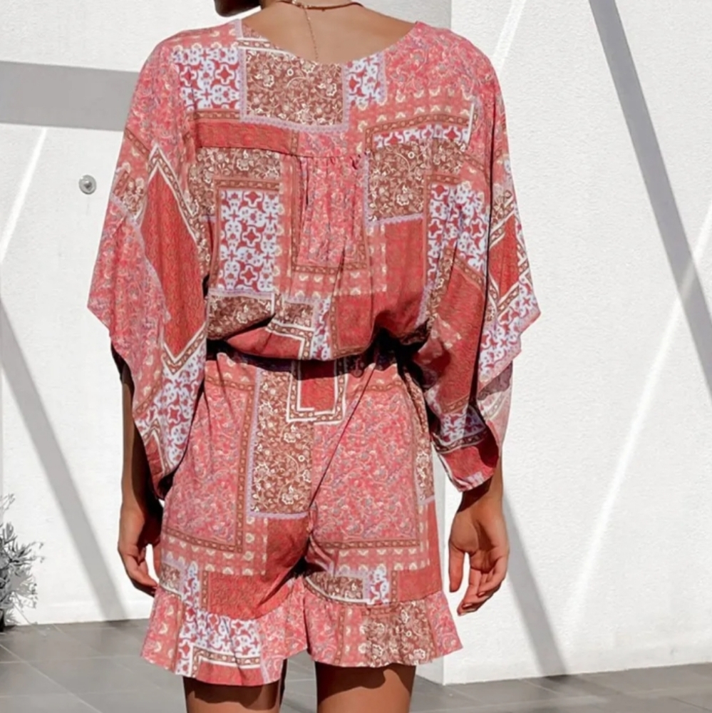 S or XL Bohemian Vibes Deep V Beautiful floral Flutter Sleeve Romper - Picture 2 of 3